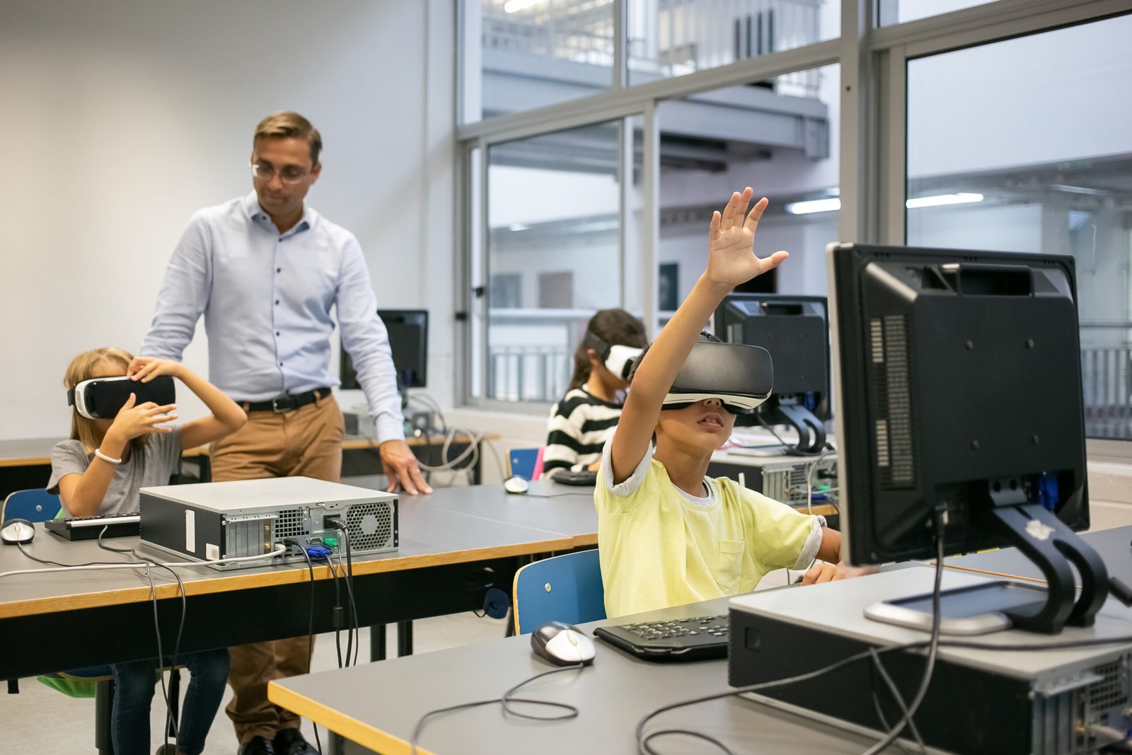 Build a Cutting-Edge VR/AR Lab for Your School